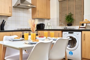 Dining - Perfect for Family & Corporates - FREE Parking - Contact us for better rates! (Headingley)
