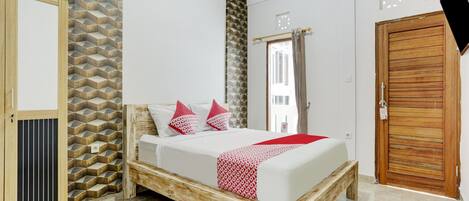 Habitación Deluxe doble | Espacio para trabajar con un portátil, cortinas opacas, wifi gratis