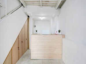 Reception - OYO Flagship 90756 Melasti Hills Room & Cafe (Ungasan)