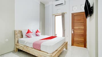 Phòng đơn Deluxe | Khu vực làm việc phù hợp cho laptop, màn/rèm cản sáng