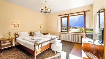 Family Chalet, 4 Bedrooms, 2 Bathrooms (Casa Mima 3) | 4 bilik tidur, cadar katil