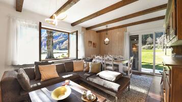 21-inch flat-screen TV with cable channels, fireplace