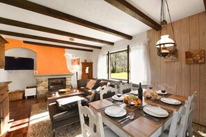 Chalet familial, plusieurs chambres, 2 salles de bains (Casa Mima 3) | Restaurant pour couples