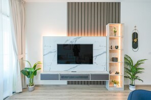 Deluxe Apartment | Living area | 65-inch Smart TV with cable channels - Yogi-Luxury 1BR Apartment with Panoramic Views (Dubai)