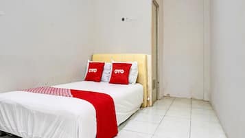 Standard Double Room | Laptop workspace, bed sheets