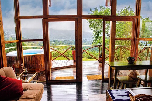 Baumhaus Vista / Cabaña rústica con jacuzzi privado