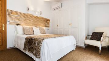 2 slaapkamers, een strijkplank/strijkijzer, internet, beddengoed