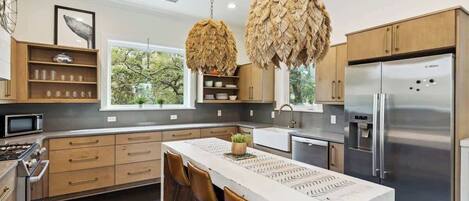 Refrigerador, microondas, horno, placa de cocina