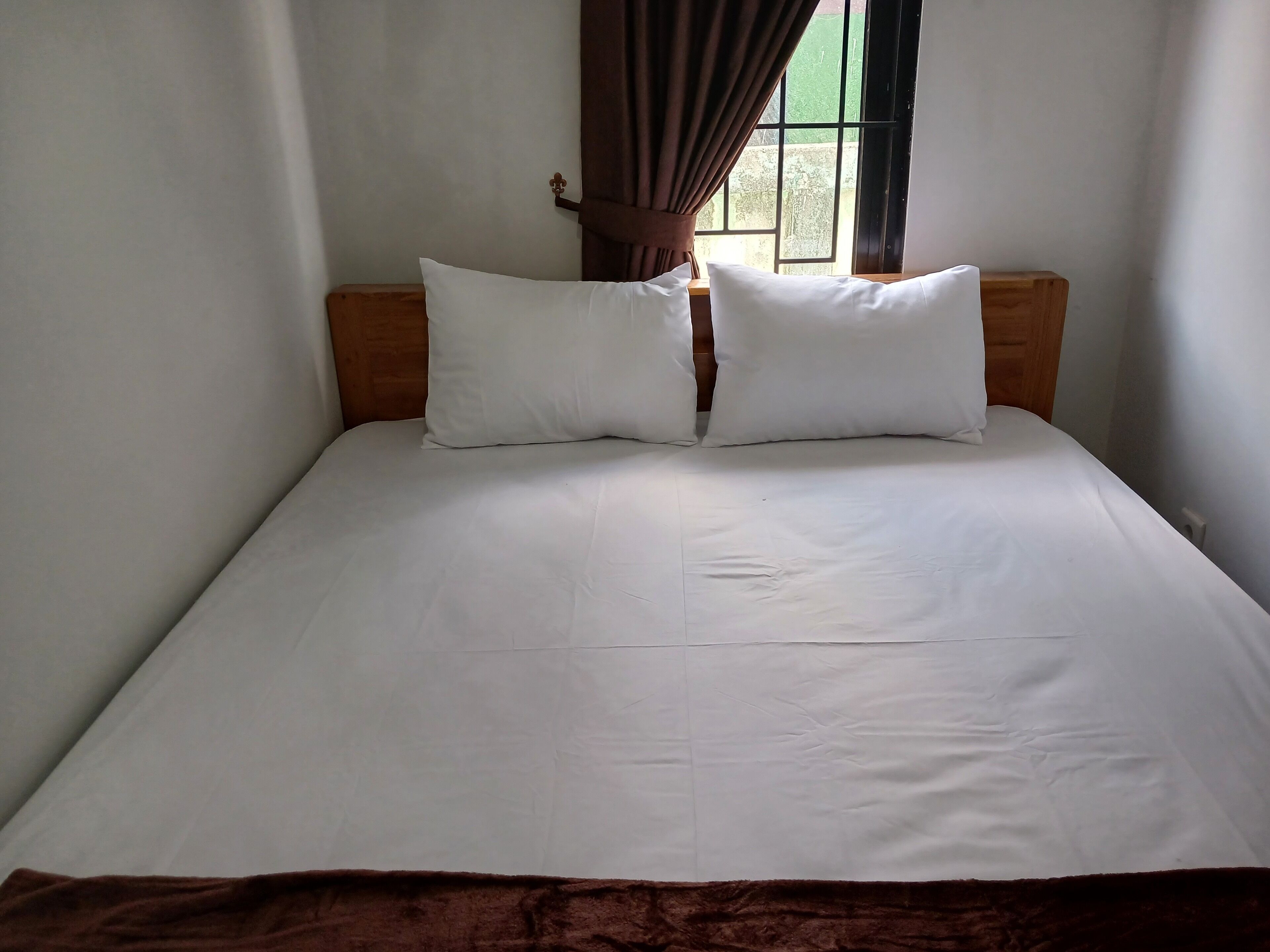 standard double room | laptop workspace, free wifi, bed sheets