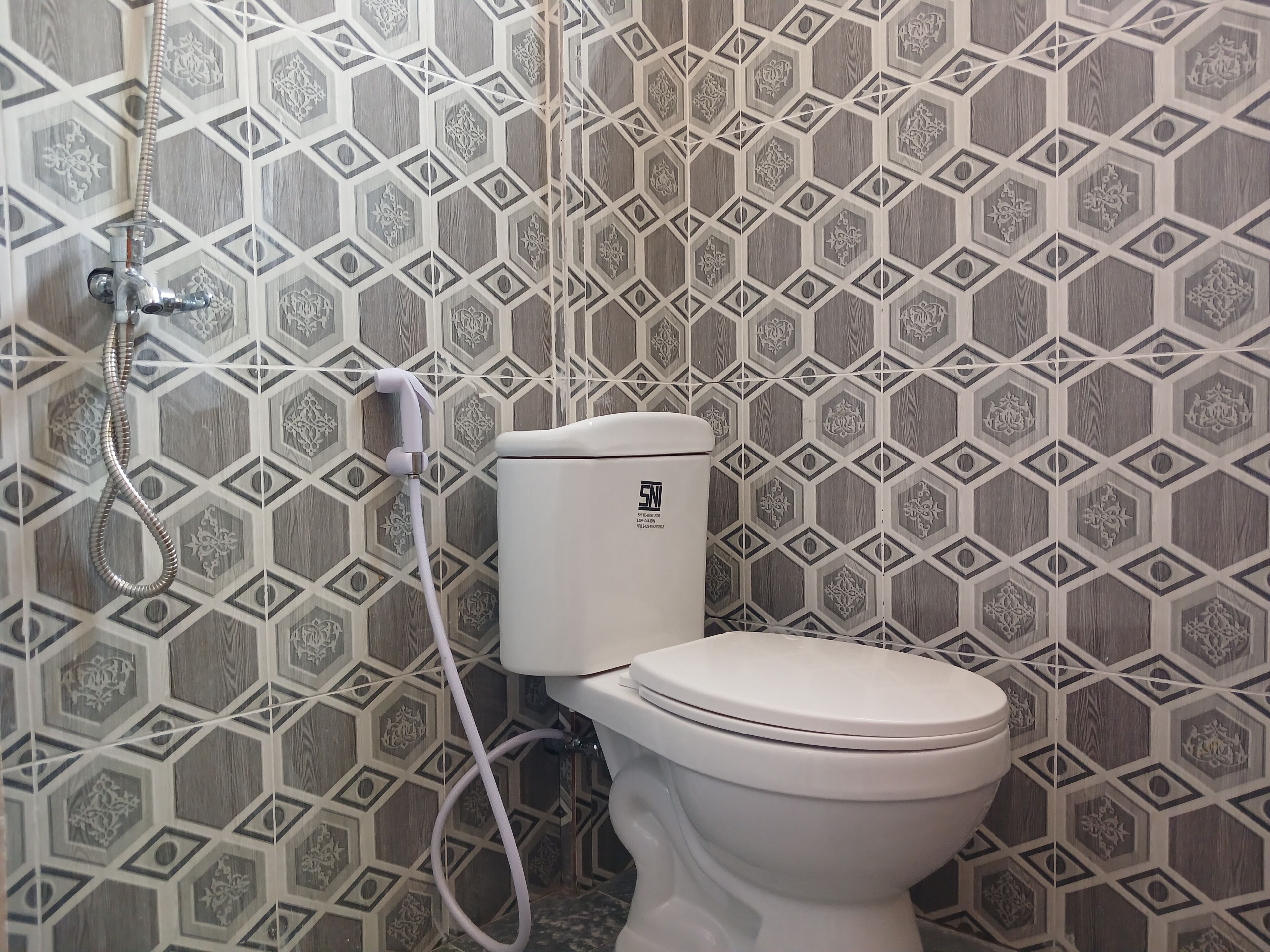 standard double room | bathroom | shower, towels