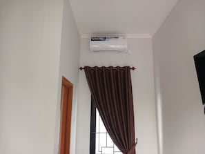 Habitación individual estándar | Espacio para trabajar con laptop, wifi gratis y ropa de cama