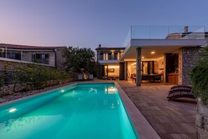 Outdoor pool, a heated pool - Vila Coratina (Novalja)