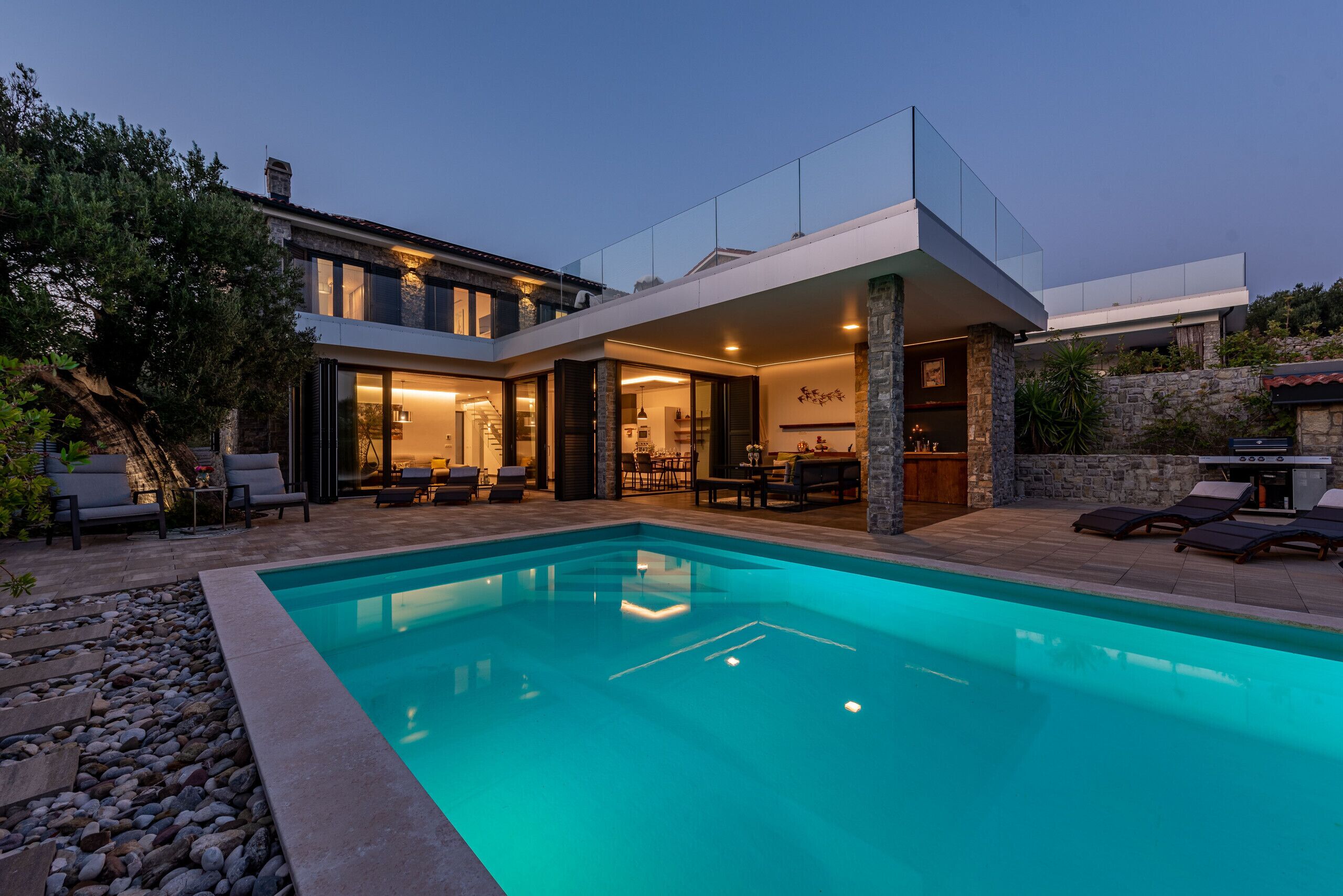 Hồ bơi ngoài trời, hồ bơi nước nóng 