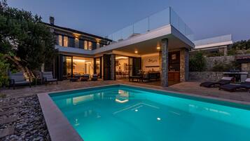 Outdoor pool, a heated pool