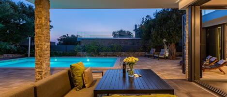 Outdoor pool, a heated pool