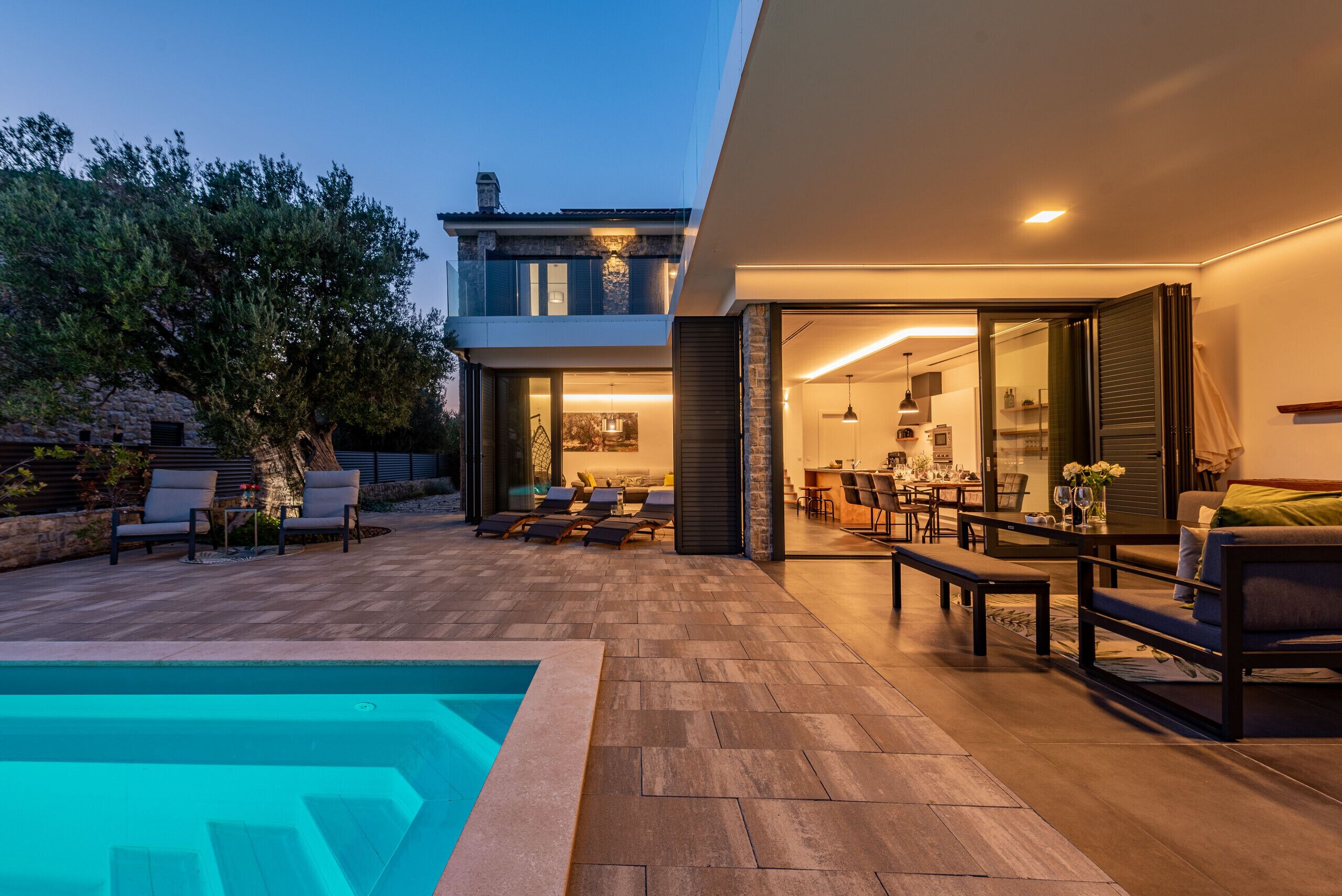 Outdoor pool, a heated pool