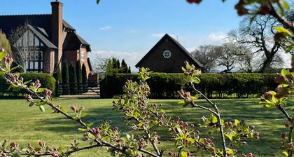 Cheshire - Countryside peaceful retreat. Surrounded with nature and wildlife.