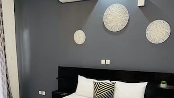 5 habitaciones, tabla de planchar con plancha, wifi y ropa de cama
