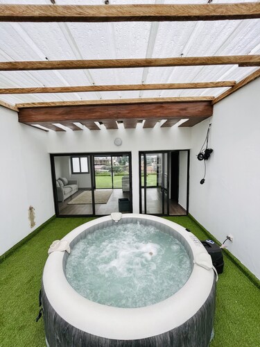 La Villa Queens: 5 Chambres Dont 1 Penthouse Avec Jacuzzi à Cité Petit New York