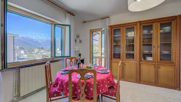 Family Apartment, Multiple Bedrooms, Mountainside (La Casa di Guido Hiking Skiing And) | Dining