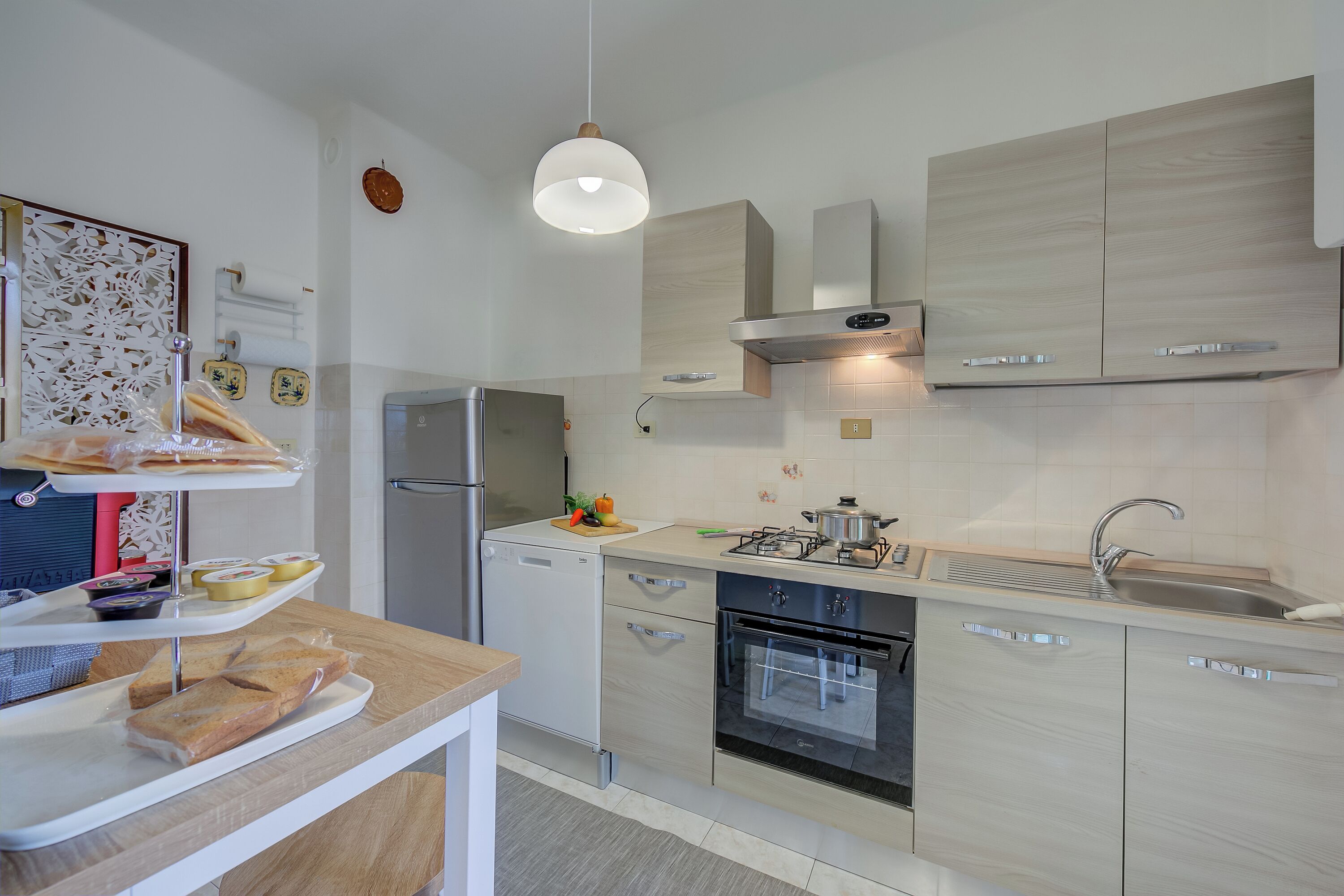 Tủ lạnh, lò vi sóng, lò nướng, bếp nấu 