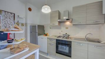 Tủ lạnh, lò vi sóng, lò nướng, bếp nấu