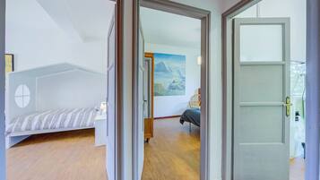 3 bedrooms, free WiFi, bed sheets