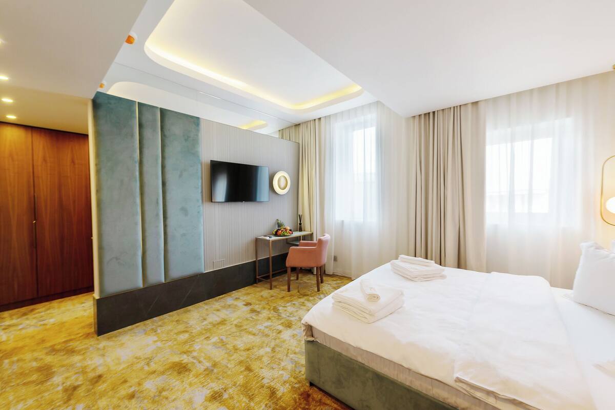 1 bedroom, in-room safe, desk, blackout curtains