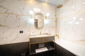 Deluxe Apartment | Bathroom | Bathtub, hair dryer, bathrobes, slippers - Yasu Luxury Rooms (Bucharest)