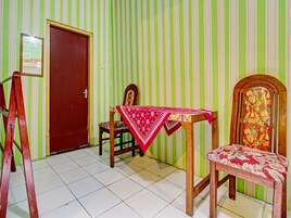 Economy Triple Room | Free WiFi, bed sheets