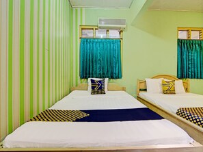 Habitación triple económica | Wifi gratis y ropa de cama