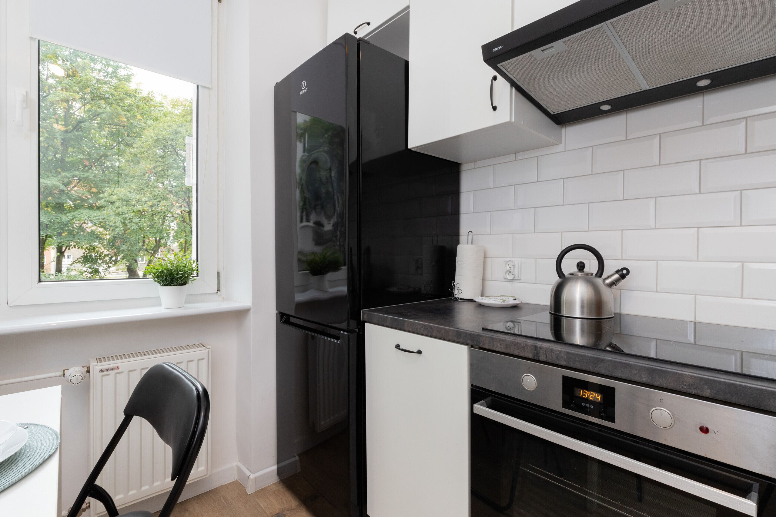 Microwave, dishwasher, cookware/dishes/utensils