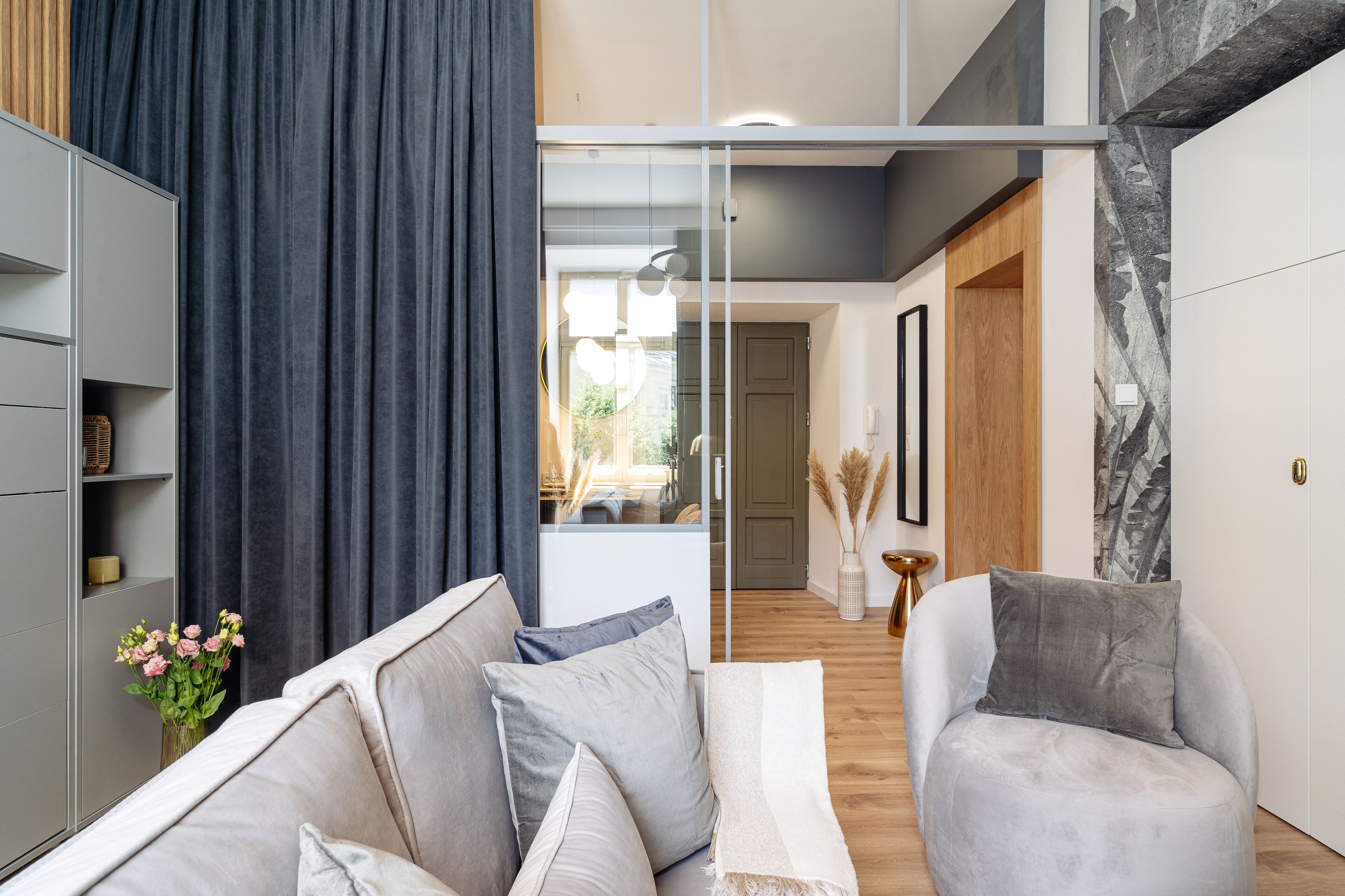 Leilighet – design | Oppholdsrom | En 32-tommers smart-TV med digitale kanaler