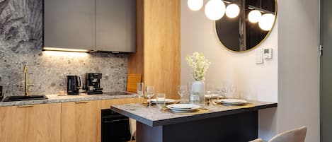 Design Apartment | Private kitchenette | Fridge, oven, stovetop, dishwasher