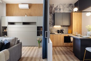 Leilighet – design | Oppholdsrom | En 32-tommers smart-TV med digitale kanaler