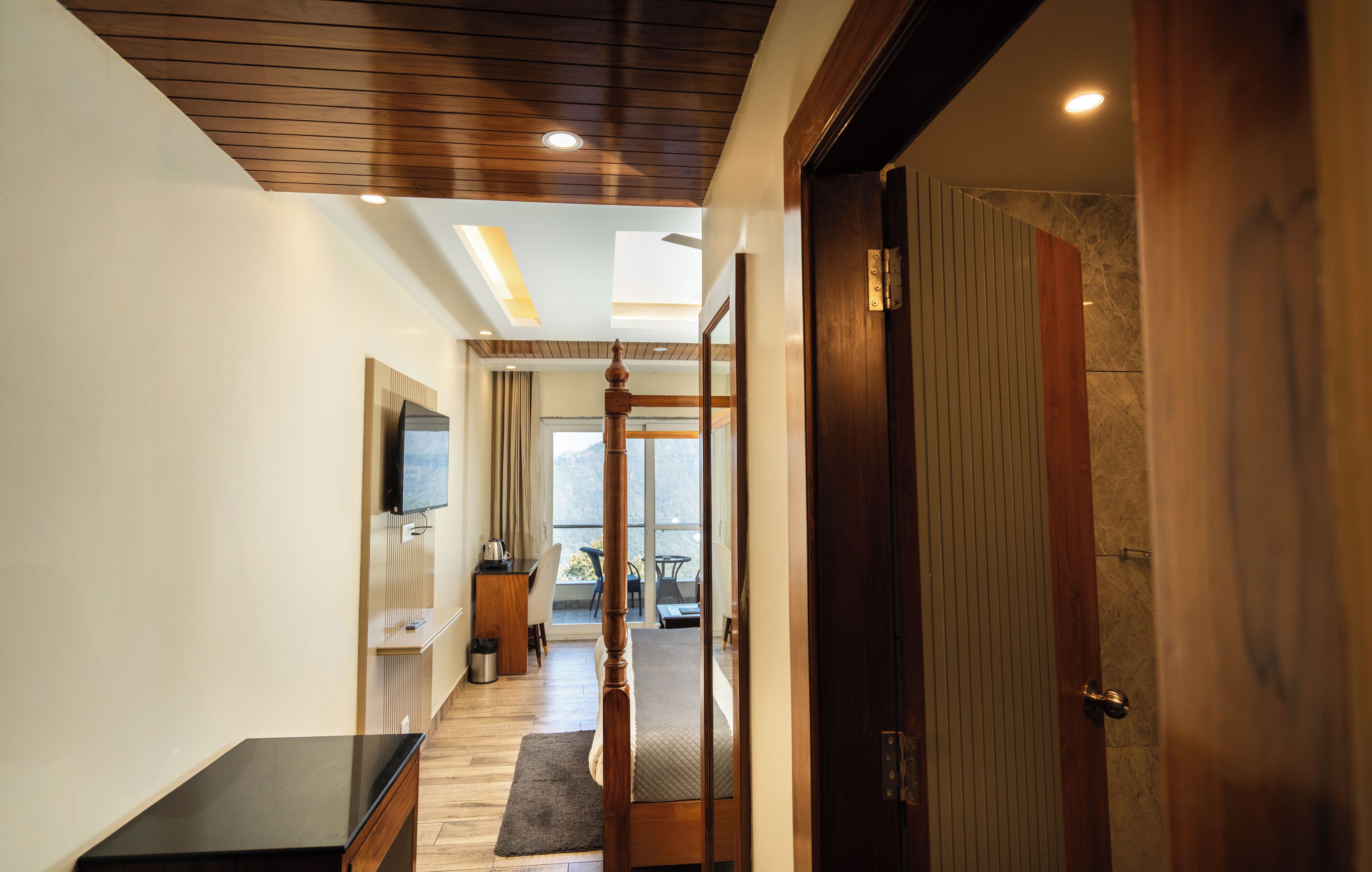 Panoramic Room | Egyptian cotton sheets, premium bedding, memory foam beds, desk