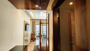 Panoramic Room | Egyptian cotton sheets, premium bedding, memory foam beds, desk