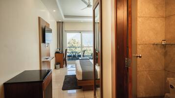 Royal Room | Egyptian cotton sheets, premium bedding, memory foam beds, desk