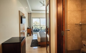 Royal Room | Egyptian cotton sheets, premium bedding, memory-foam beds, desk - Trideus Chandseena Valley Resort (Dehradun)