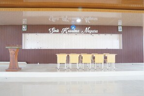 Lobby - Super OYO 93205 Kusuma Hotel And Convention Hall (Baron)