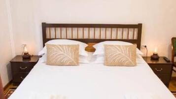 2 bedrooms, travel cot, WiFi, bed sheets