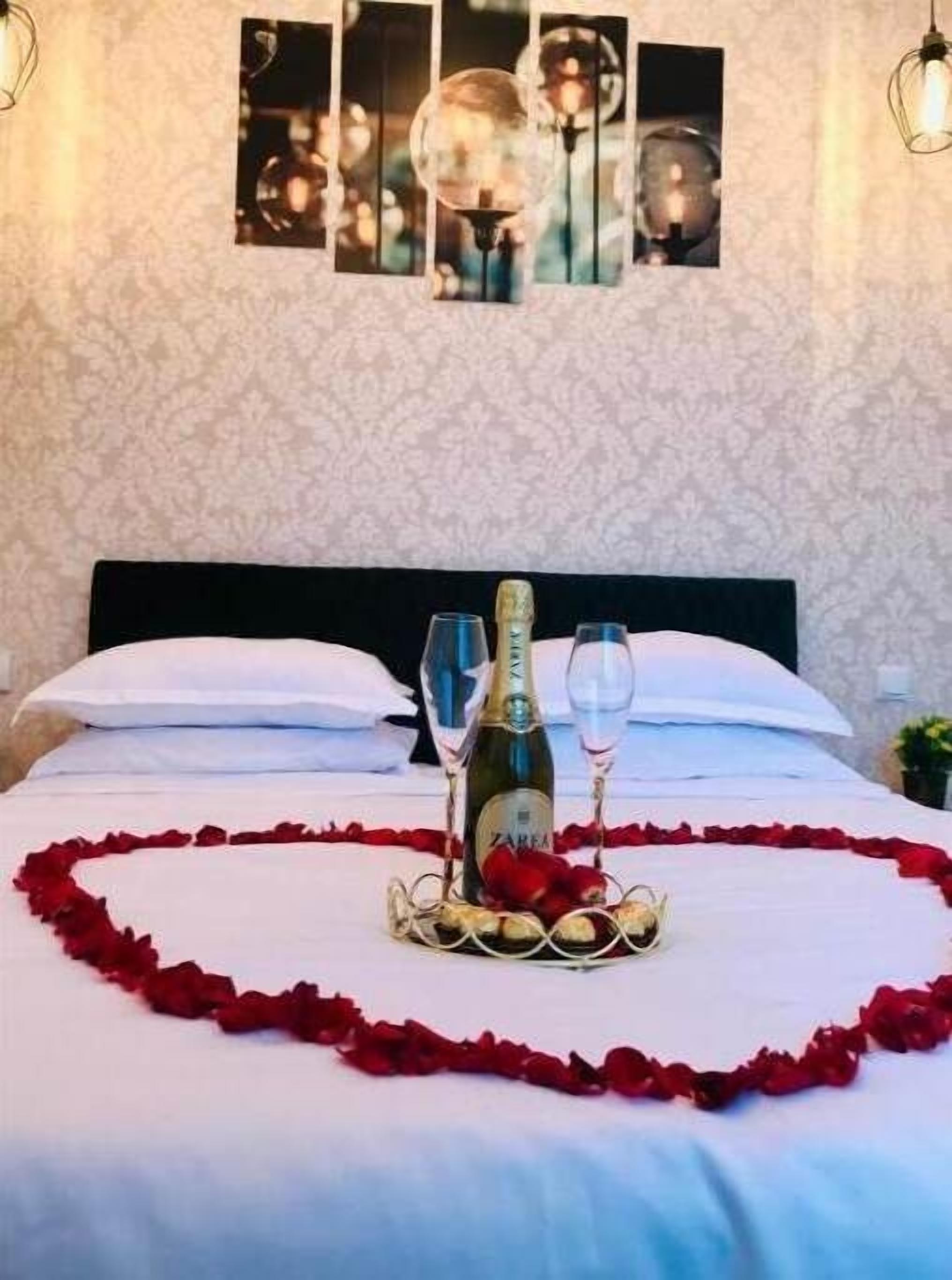 2 室のベッドルーム、旅行用ベビーベッド、WiFi、ベッドシーツ