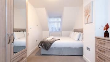 2 bedrooms, internet, bed sheets