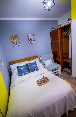 1 bedroom, bed sheets
