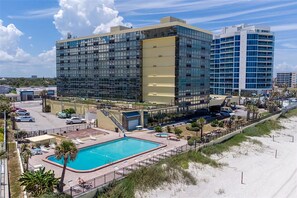 Exterior - Elegant Double Suite w/kitchen, Oceanview, w/pool, tiki bar (Daytona Beach)