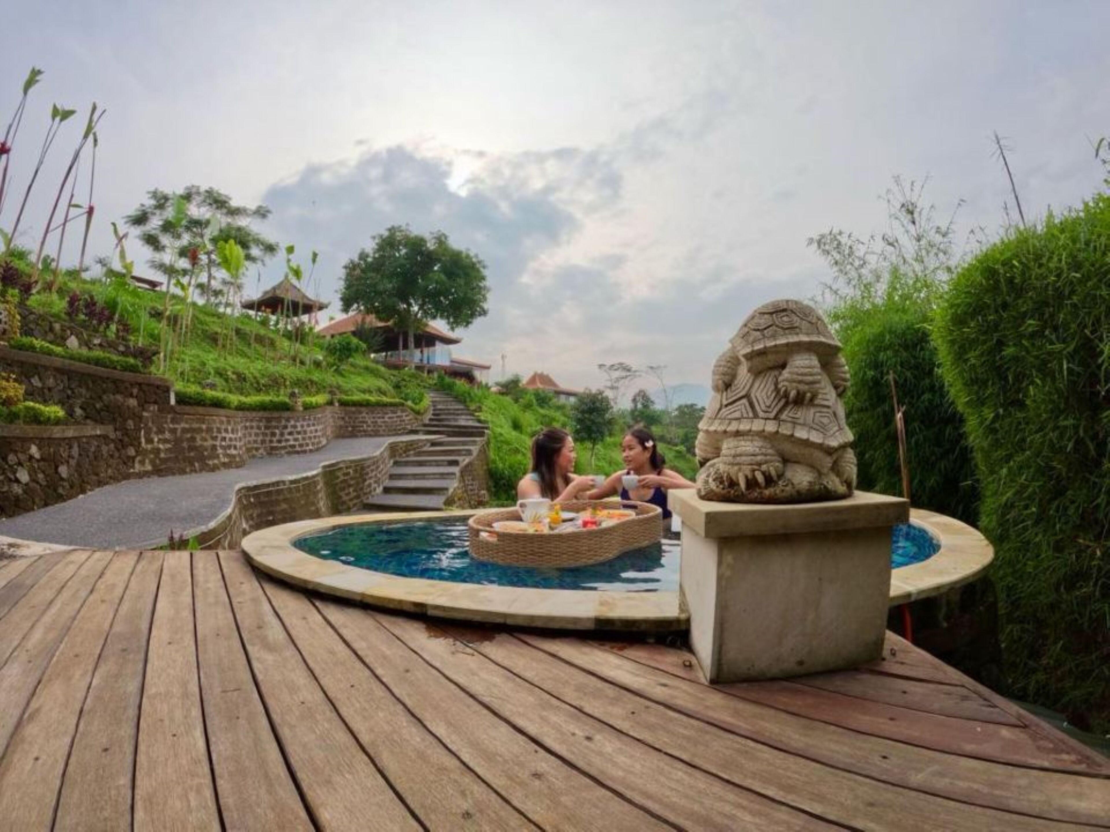 Junior Studio Suite, 1 King Bed, Mountain View | Terrace/patio