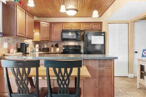 雪櫃、微波爐、焗爐、爐具