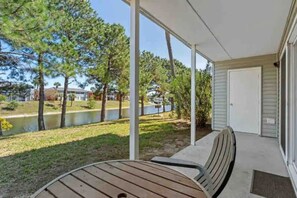 Terrace/patio - NEW!  Destin Budget Vacation Condo Rental 3 Pools, Lake Access, Sleeps 4. (Destin)