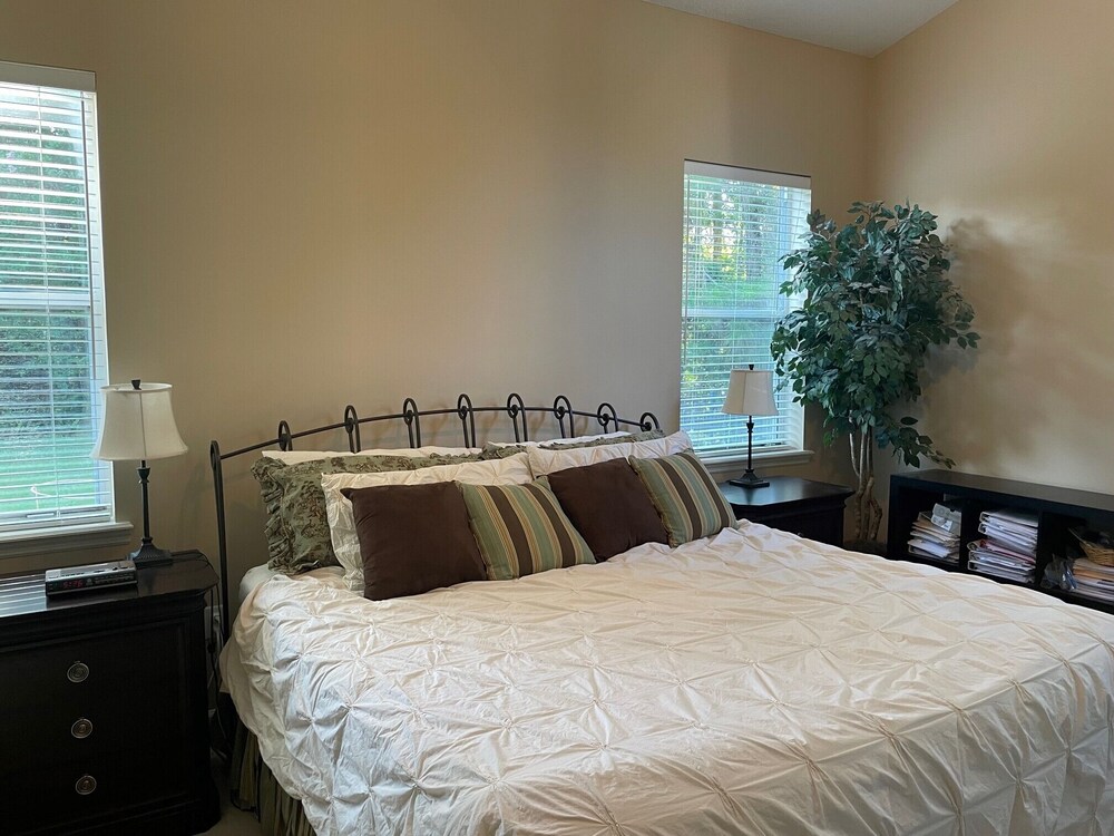 Beautiful Home Close to the beach, Mayo Clinic, and easy travel to