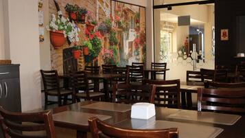 Breakfast, lunch and dinner served